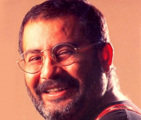 احمد کایا Metrisin Onunde